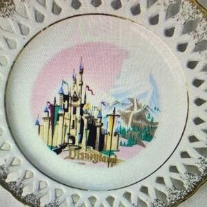 Vtg Disneyland Porceline Fillagree Sleeping Beauty's Castle 7" Collector Plate